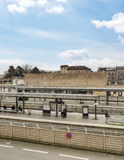 Gare face au Centre espace santé aulnay